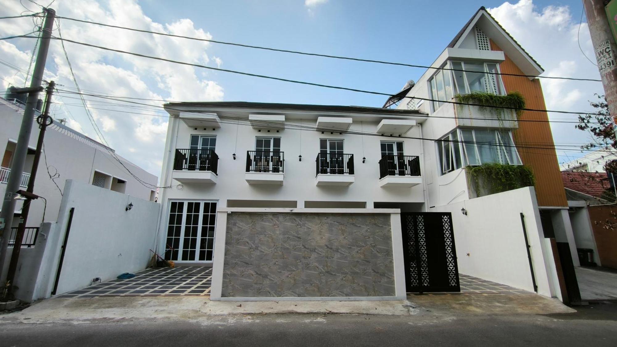 House Of Bedjo Powered By Cocotel Джокякарта Екстериор снимка